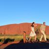 Kate Middleton et le prince William ont pris la pose devant l'inselberg Uluru (ou Ayers Rock), le 22 avril 2014, en Australie.