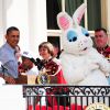 Le président Barack Obama et sa femme Michelle Obama ont lancé la traditionnelle chasse aux oeufs dans les jardins de la Maison Blanche, le 21 avril 2014.