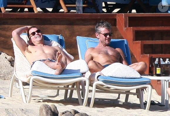 Matt Bomer et Simon Hall (qui fête ses 50 ans) à Los Cabos, le 18 janvier 2014.