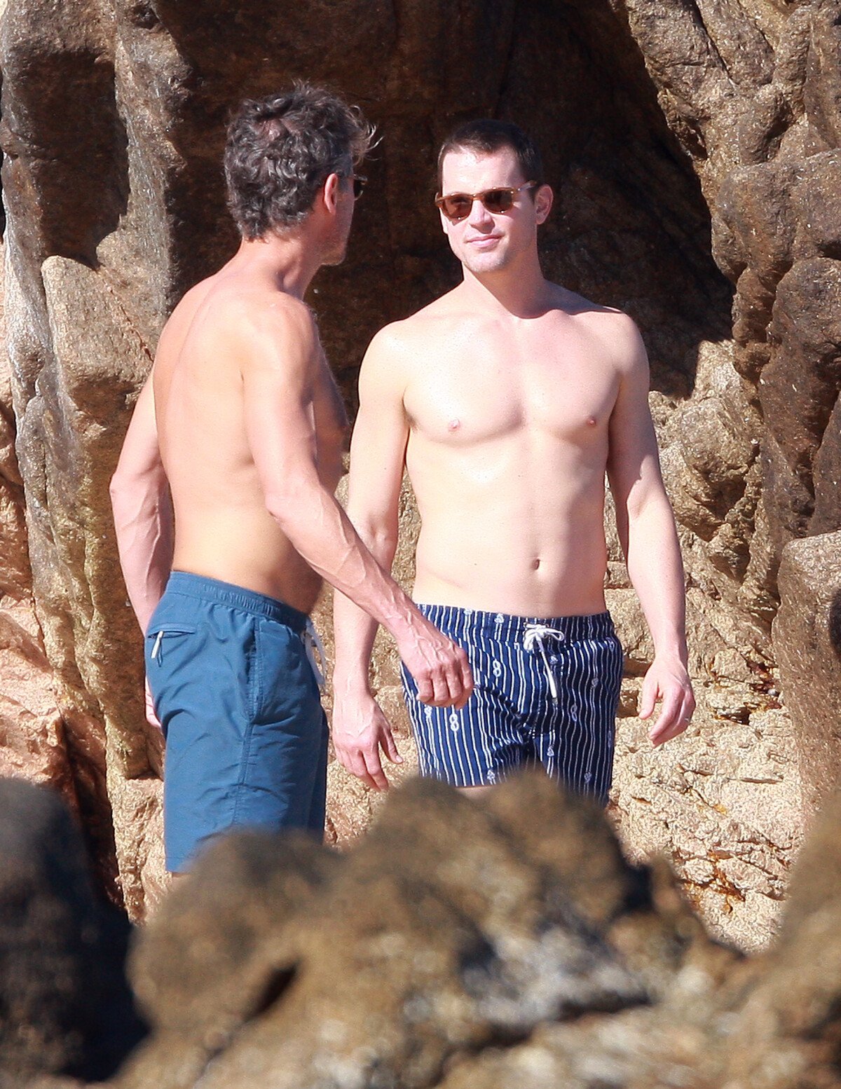 Photo : Matt Bomer et Simon Hall (qui fête ses 50 ans) à Los Cabos, le 18  janvier 2014. - Purepeople