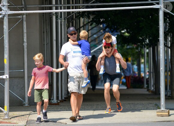Matt Bomer, son mari Simon Halls et leur fils Henry, Walker et Kit à Soho, New York, le 2 août 2012.