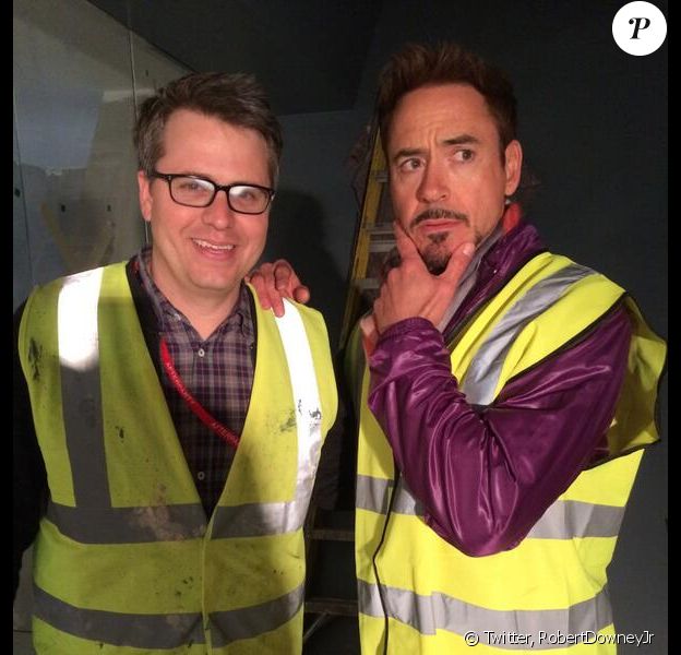 Robert Downey Jr. sur le tournage d'Avengers : Age of Ultron, avec le producteur Jeremy Latcham.
