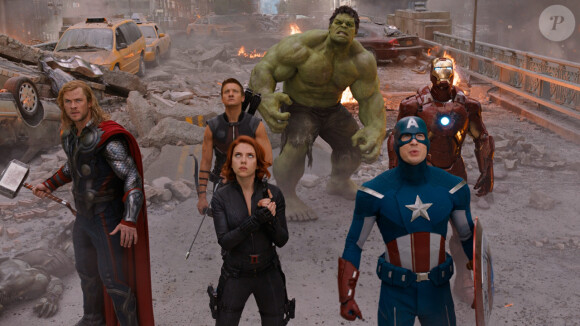 Robert Downey Jr. en Iron Man avec sa bande dans Avengers.