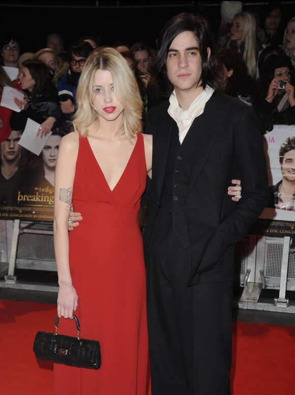 Peaches Geldof, enceinte et son mari Tom Cohen à Londres, le 14 novembre 2012. 