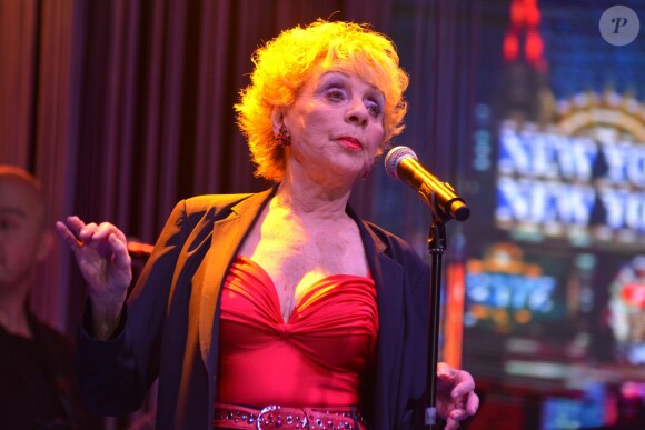 Exclusif - Annie Cordy - Le spectacle Cabaret Stars à Mons en Belgique le 8 décembre 2013