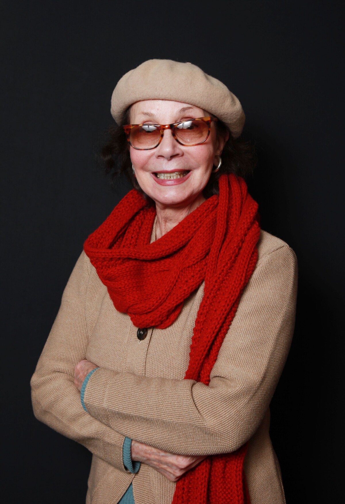 Photo : La comédienne Andréa Parisy posant à Paris le 19 décembre 2011 -  Purepeople