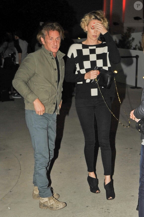 Sean Penn et Charlize Theron à Los Angeles, le 26 avril 2014.