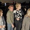 Sean Penn et Charlize Theron avec sa mère Gerda arrivent au Forum pour le show de Chelsea Handler, Uganda Be Kidding Me Live, à Los Angeles, le 26 avril 2014.