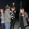 Sean Penn et Charlize Theron avec sa mère Gerda arrivent au Forum pour le show de Chelsea Handler, Uganda Be Kidding Me Live, à Los Angeles, le 26 avril 2014.