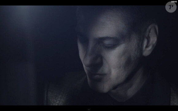 Image extraite du clip "En surface", réalisé par Antoine Carlier pour Etienne Daho, avril 2014.