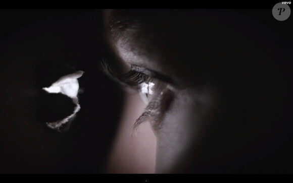 Image extraite du clip "En surface", réalisé par Antoine Carlier pour Etienne Daho, avril 2014.