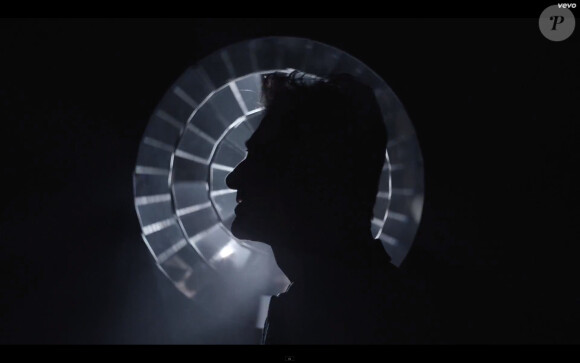 Image extraite du clip "En surface", réalisé par Antoine Carlier pour Etienne Daho, avril 2014.