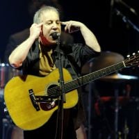 Paul Simon et son épouse : Arrêtés et inculpés pour trouble à l'ordre public