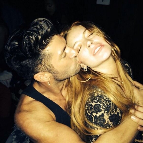 Lindsay Lohan et un ami, le 6 avril 2014. Sur cette photo, l'actrice est soupçonnée d'avoir de la poudre blanche sous le nez...