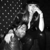 Lindsay Lohan et un ami, le 19 avril 2014. On peut voir un verre d'alcool à ses côtés...