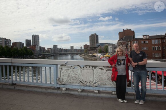 Exclusif - Mylène Demongeot et Pierre Simenon (Fils cadet de Georges Simenon et frère de Marc Simenon, le mari de Mylène Demongeot, et auteur du livre "Au nom du sang versé") sur le pont des arches à Liège, le 27 avril 2014.