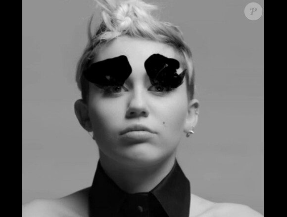 Miley Cyrus ultra-provoc' dans le clip de l'artiste Quentin Jones, dévoilé par le magazine Nowness, le 1er mai 2014.