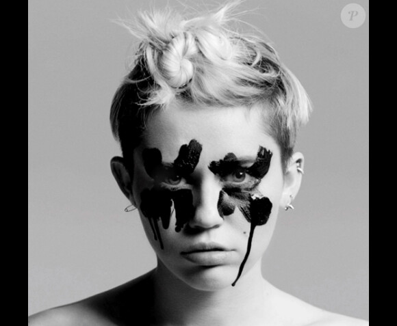 Miley Cyrus ultra-provoc' dans le clip de l'artiste Quentin Jones, dévoilé par le magazine Nowness, le 1er mai 2014.