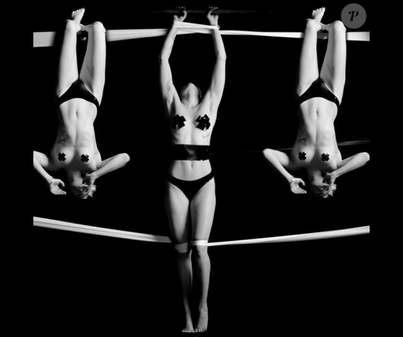 Miley Cyrus ultra-provoc' dans le clip de l'artiste Quentin Jones, dévoilé par le magazine Nowness, le 1er mai 2014.