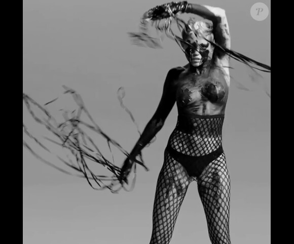Miley Cyrus ultra-provoc' dans le clip de l'artiste Quentin Jones, dévoilé par le magazine Nowness, le 1er mai 2014.