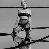 Miley Cyrus, encore plus trash : La starlette s'offre à moitié nue en mode SM !