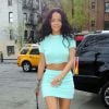 Rihanna est de sortie à New York, et porte un ensemble crop top-mini jupe vert menthe Kiko Mizuhara pour Opening Ceremony, un sac Prada et des sandales Manolo Blahnik. Le 28 avril 2014.