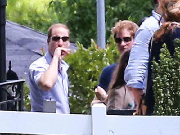 Les princes William et le prince Harry ont eu droit, avec leurs cousines Béatrice et Eugénie, a une visite privée de Graceland à Memphis le 2 mai 2014.