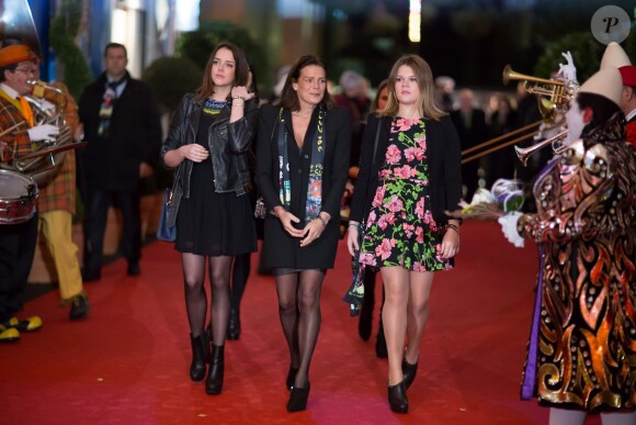 La princesse Stéphanie de Monaco et ses filles Pauline Ducruet et Camille Gottlieb lors de la deuxième journée du 38e Festival International du Cirque de Monte Carlo à Monaco, le 17 Janvier 2014