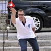 Le magicien Sylvain Mirouf lors de l'épreuve de pétanque organisée à Mougins dans le cadre du  1er Trophée du Sud des Alpes. 4 mai 2014