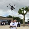 Exclusif - Franck Dubosc et Jean-Marie Bigard après leur match de pétanque, prennent un cours de pilotage de drone  à Mougins dans le cadre du  1er Trophée du Sud des Alpes. 4 mai 2014