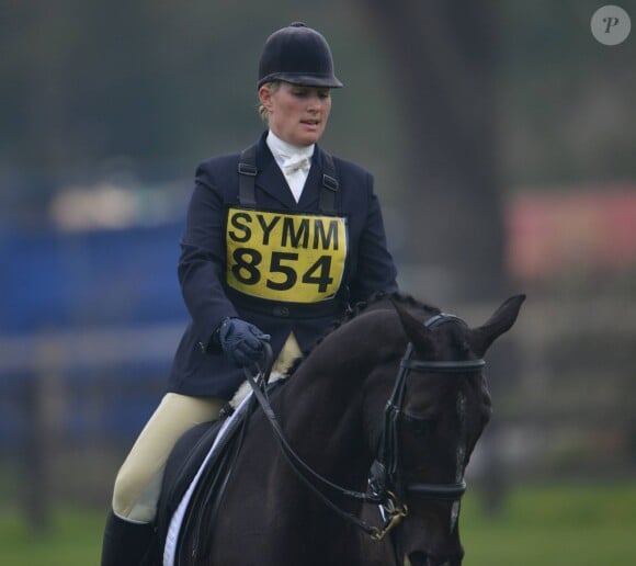 Zara Phillips lors du Symms International Horse Trials dans l'Oxfordshire le 20 avril 2014. Son retour à la compétition, trois mois après la naissance de sa fille Mia.