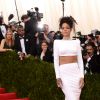 Rihanna, ravissante et habillée par Stella McCartney, assiste au MET Gala au Metropolitan Museum of Art, pour le vernissage de l'exposition Charles James: Beyond Fashion. New York, le 5 mai 2014.
