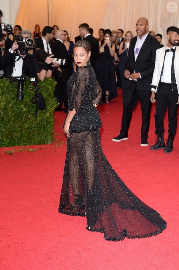 Beyoncé Knowles assiste au MET Gala au Metropolitan Museum of Art, pour le vernissage de l'exposition Charles James: Beyond Fashion. New York, le 5 mai 2014.
