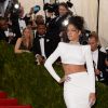 Rihanna assiste au MET Gala au Metropolitan Museum of Art, pour le vernissage de l'exposition Charles James: Beyond Fashion. New York, le 5 mai 2014.