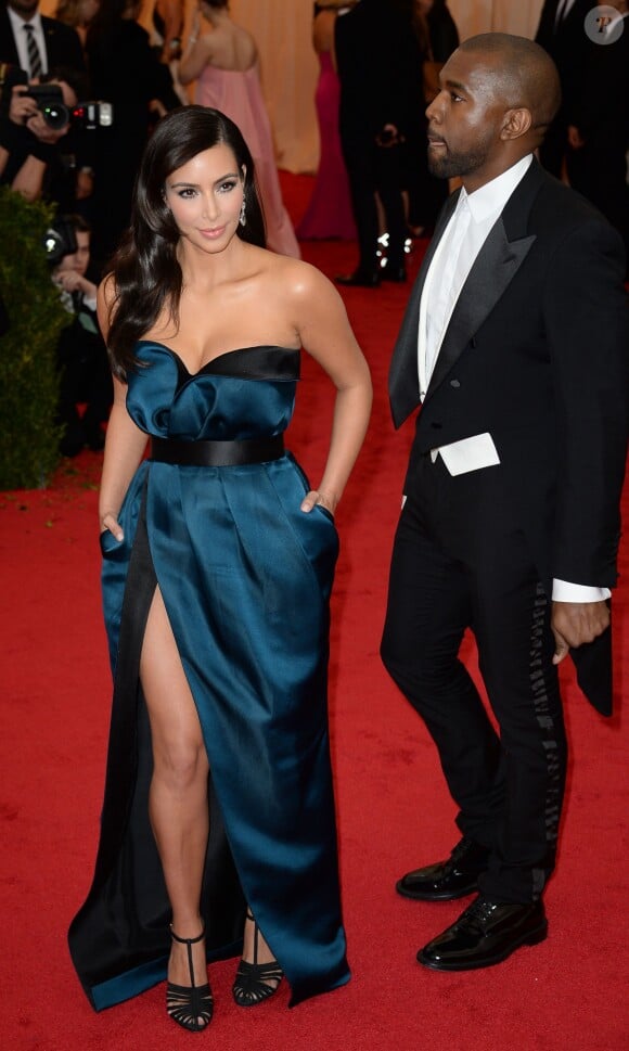 Kim Kardashian et Kanye West assistent au MET Gala au Metropolitan Museum of Art, pour le vernissage de l'exposition Charles James: Beyond Fashion. New York, le 5 mai 2014.