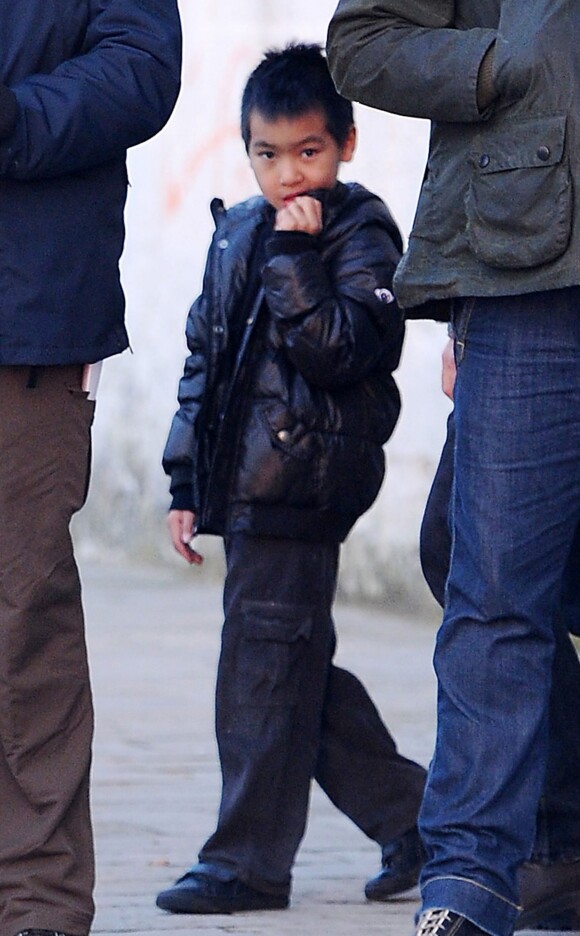 Maddox, le fils aîné d'Angelina Jolie et Brad Pitt, à Venise le 13 mars 2010