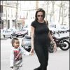 Angelina Jolie et Maddox son fils à Paris le 29 mars 2006