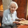 Exclusif - La comédienne Gisèle Casadesus dans son appartement parisien le jour de ses 99 ans le 13 avril 2013