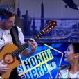  La star du Real Madrid Sergio Ramos en chanteur flamenco pour sa belle Pilar Rubio sur Antena 3, le 21 octobre 2013. 
