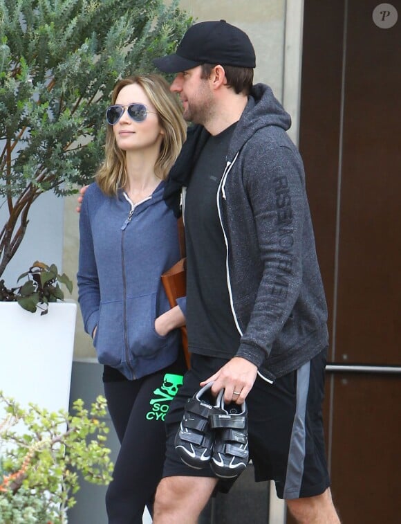 Emily Blunt et son mari John Krasinski sortent de la salle de sport Equinox Gym à Los Angeles. Le 7 mai 2014.