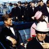 John F. Kennedy et Jackie, dans leur voiture à Dallas, le 22 novembre 1963.