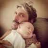 Eugenia Silva et Alfonso de Bourbon ont eu le 1er avril 2014 leur premier enfant, Alfons(it)o, ici montré avec son papa dans une photo publiée le 12 mai sur Instagram.