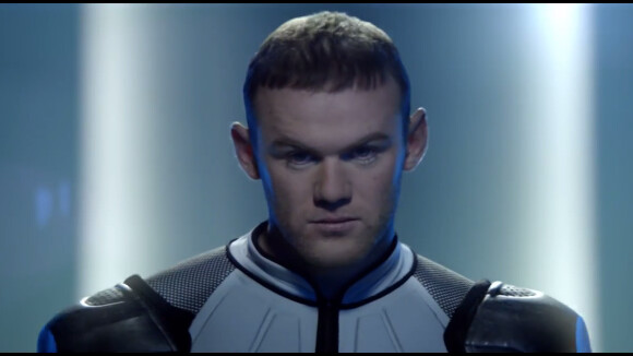 Wayne Rooney et ses implants capillaires prêts à combattre les Aliens avec Messi