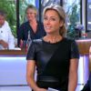 Anne-Sophie Lapix dans une superbe robe en cuir noire dans C à vous sur France 5 le 13 mai 2014