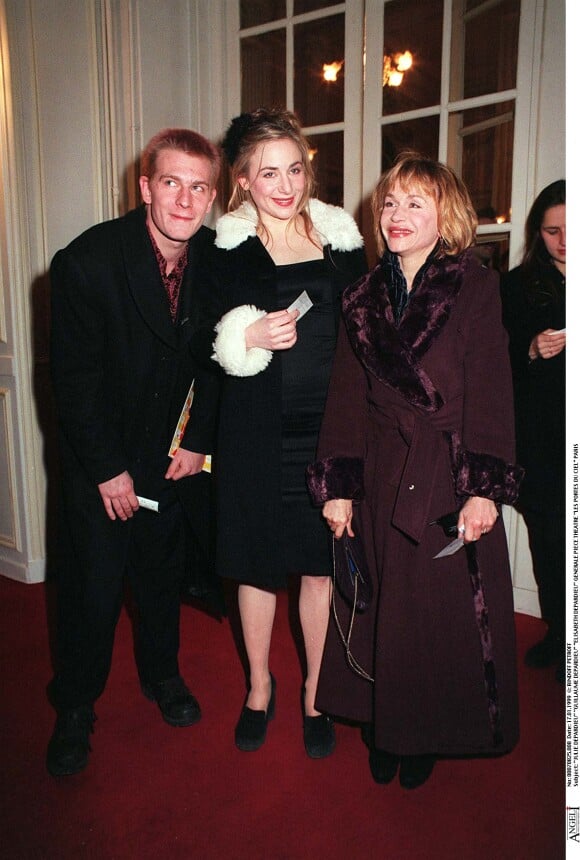 Guillaume Depardieu et sa soeur Julie lors de la générale de la pièce Les Portes du ciel en 1999