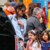 Katie Holmes emmène sa fille Suri et ses amies dans un magasin de bonbons à New York, le 4 mai 2014.