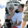 Gwen Stefani avec ses fils Kingston et Apollo au match de foot de Zuma à Brentwood. La famille est ensuite allée déjeuner à Beverly Hills, le 17 mai 2014.