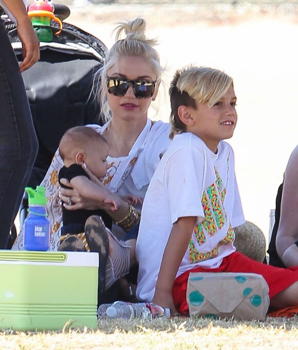 Gwen Stefani avec ses fils Kingston, Zuma et Apollo dans un parc à Brentwood, le 17 mai 2014.