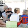 Gwen Stefani avec ses fils Kingston et Apollo au match de foot de Zuma à Brentwood. La famille est ensuite allée déjeuner à Beverly Hills, le 17 mai 2014.