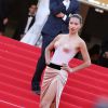 Adriana Lima (dans une robe Alexandre Vauthier) - Montée des marches du film "The Homesman" lors du 67e Festival du film de Cannes – Cannes le 18 mai 2014.